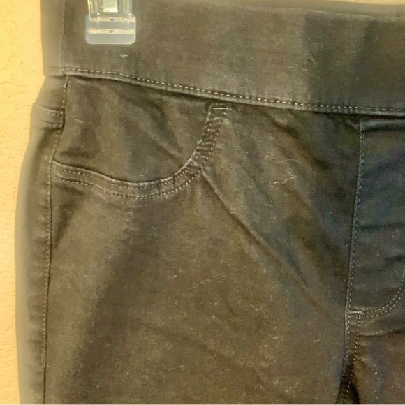 NWT Jeggings 2P St John’s Bay Black Mid-Rise Fitted Elastic Waist Flat Front New - Picture 8 of 13